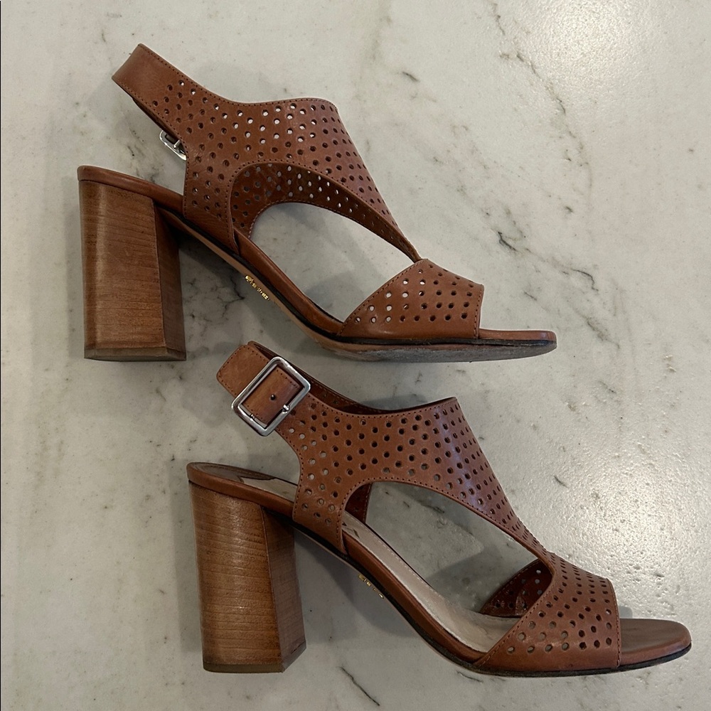 Prada brown sandal size 39.5 perfect condition
